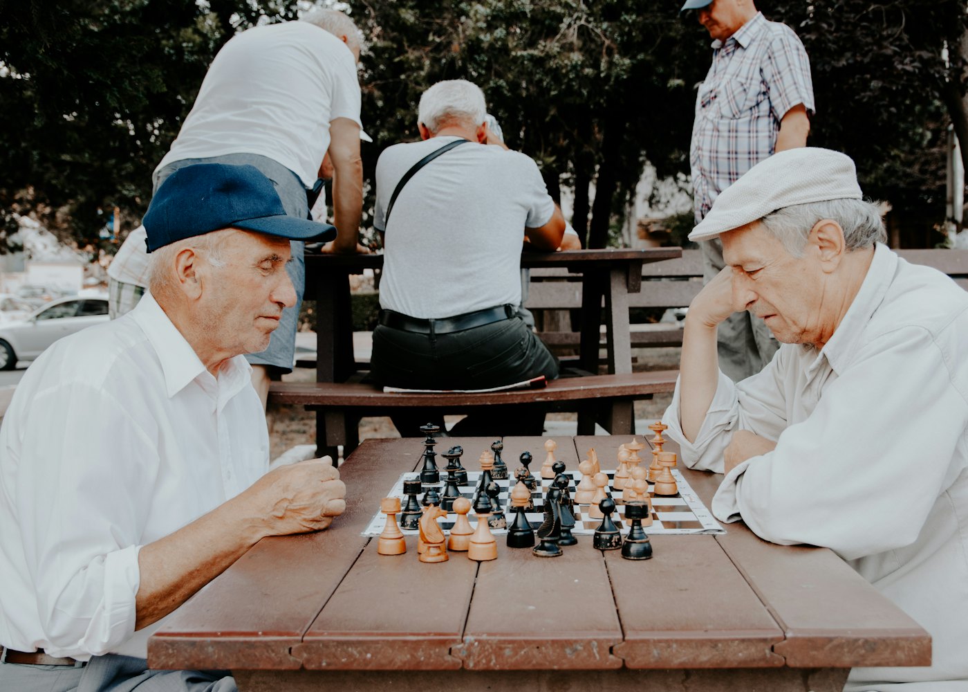 Bahçede satranç ve zekâ oyunları etkinliği